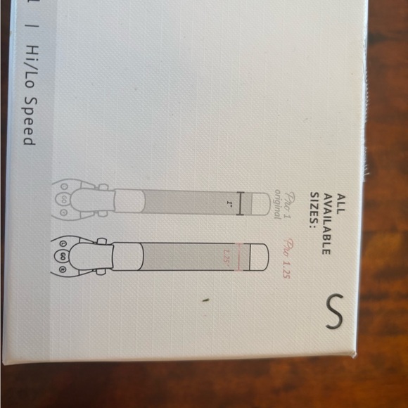 Beachwaver Pro 1.25, only used once so in perfect condition - Picture 3 of 3